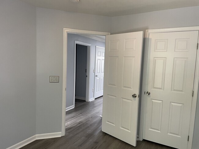 Building Photo - 2068 Lockwood Dr