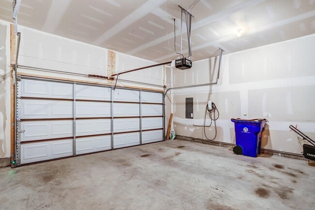 Building Photo - 404 Constellation Ln