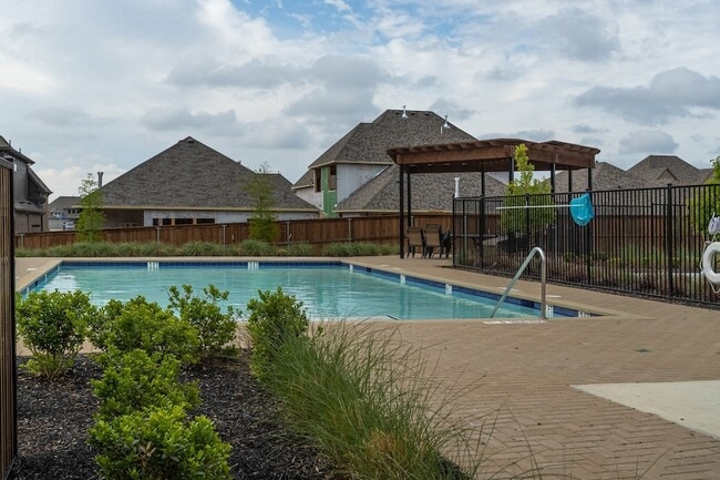 Building Photo - 5917 Bellflower Dr