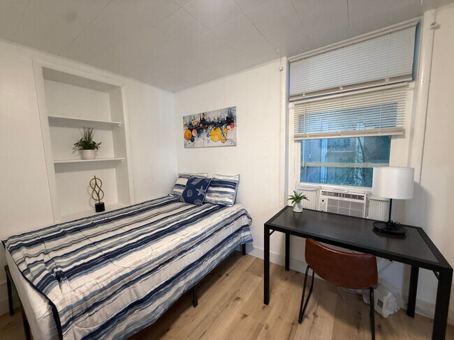 Building Photo - Affordable Private Guy Room in Avenues/University Area - Main Floor