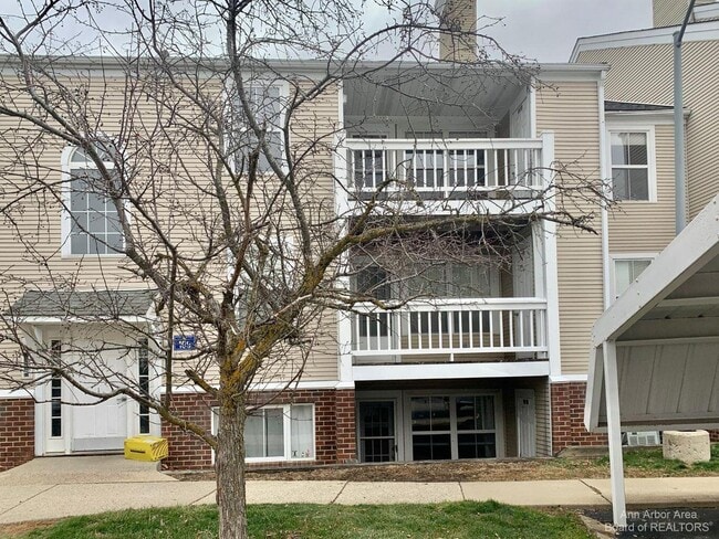 Primary Photo - 109 Fieldcrest St