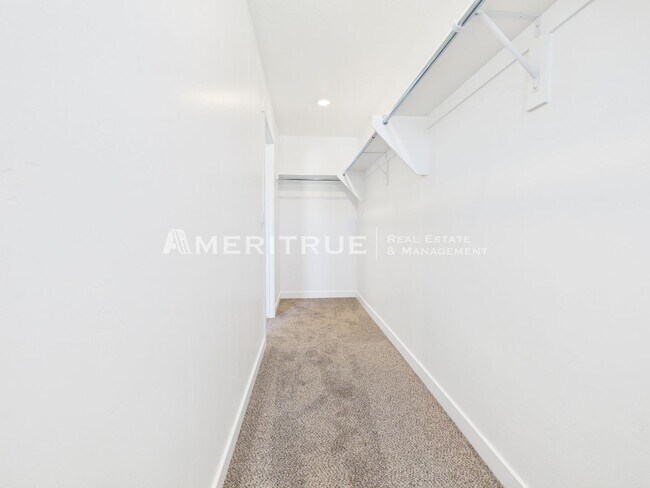 Building Photo - 1868 E 640 N