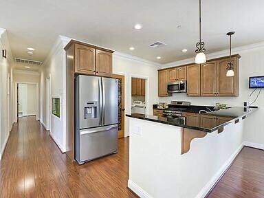 Building Photo - 405 E Main St