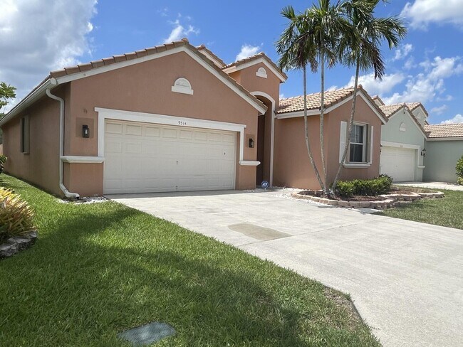 Building Photo - 9514 Lago Dr