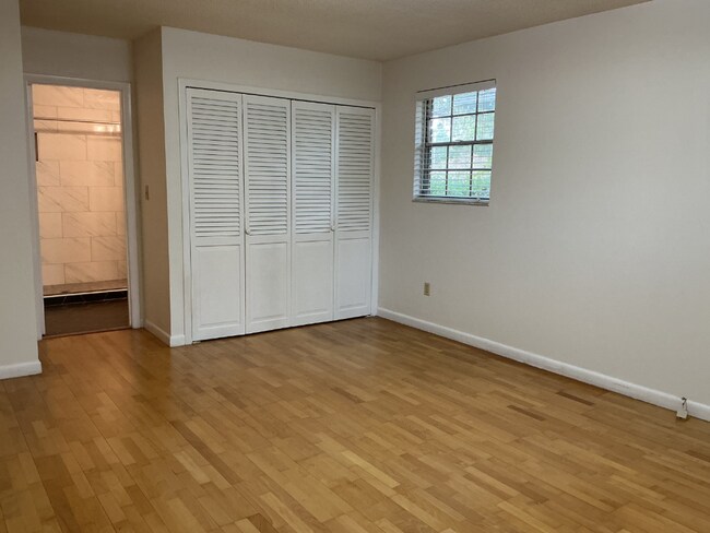 Building Photo - Lake Hollingsworth Area 3/2 – Updated & Move-In Ready