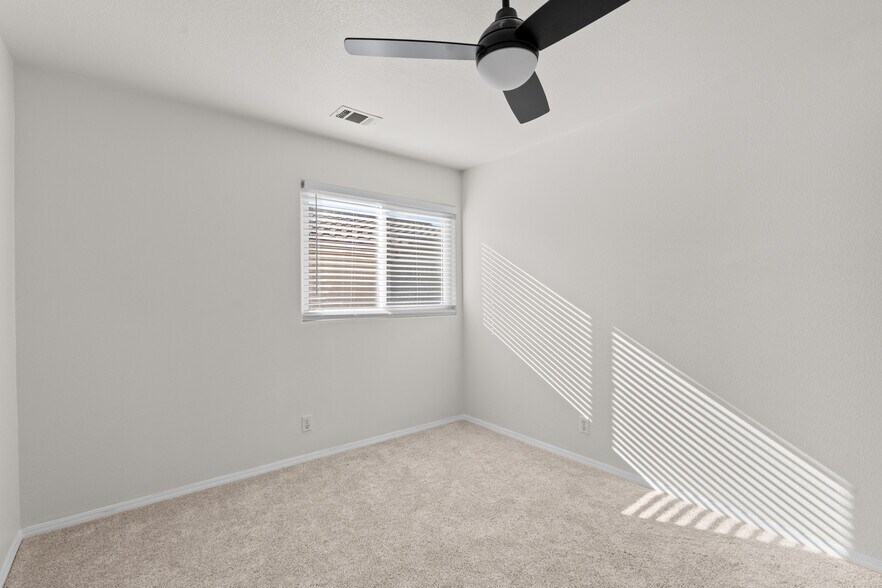 Building Photo - 1124 Grass Valley Way