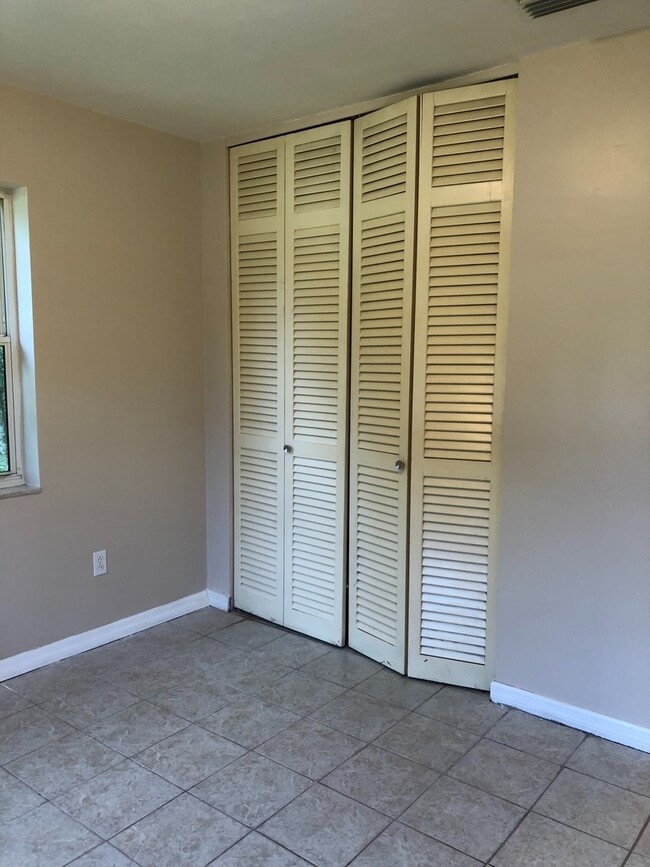 Building Photo - 2 Bed 1 Bath Home | Pet Friendly | Washer ...