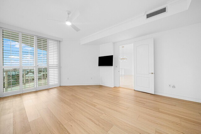 Building Photo - 550 SE Mizner Blvd