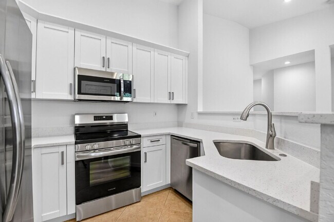 Building Photo - "Charming 2-Bed, 2-Bath Oasis in Riviera Beach – Your Perfect Retreat!"