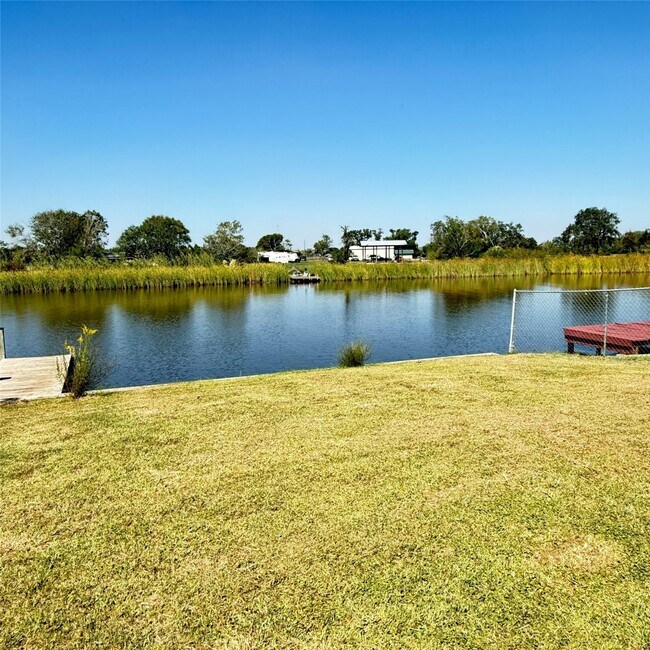 Building Photo - 143 Bastrop Bayou Dr