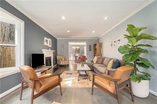 Building Photo - Charming 3bd/2.5bA Home Atlanta Near Emory & CDC w/ Private Fenced Yard in Cul-De-Sac!