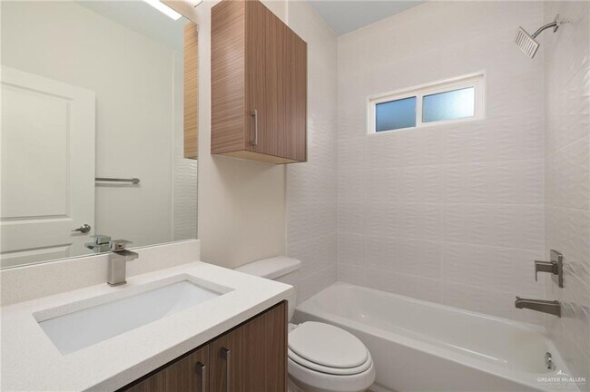 Building Photo - 3600 Valeria Ln