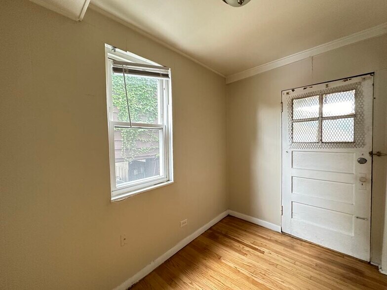 Building Photo - 4409 N Kenneth Ave