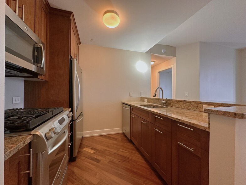 Building Photo - 105 Greene St