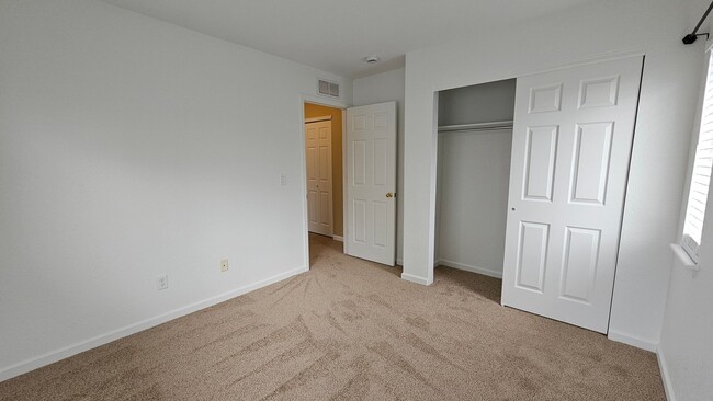 Building Photo - Spacious Newly Renovated Home