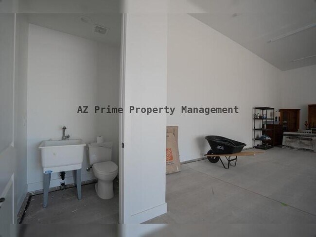 Building Photo - 4831 W Pearce Rd