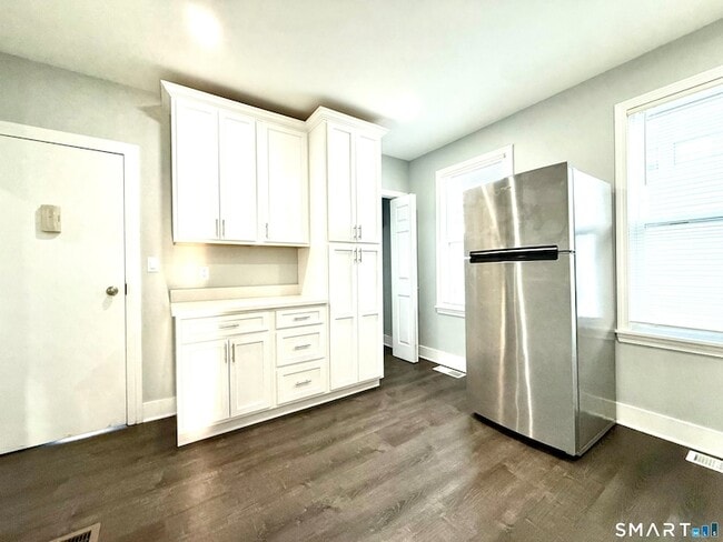 Building Photo - 7 Burritt Ave