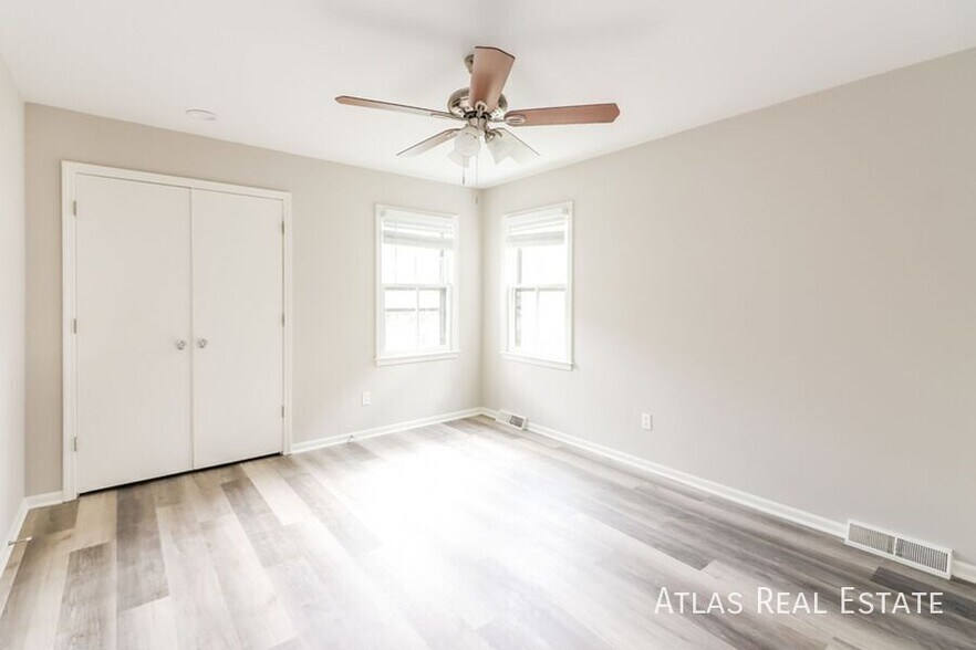 Building Photo - 408 NE Noeleen Ln