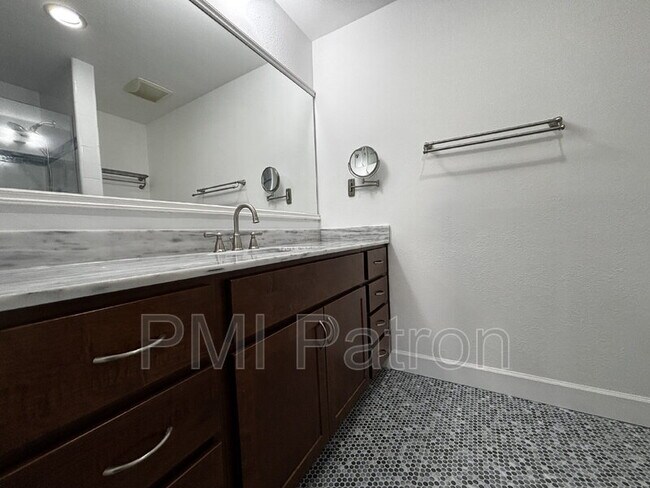 Building Photo - 7422 Seastar Dr