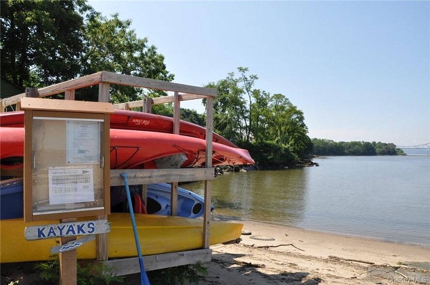 Building Photo - 46 Hemlock Dr