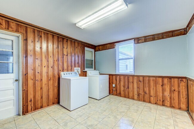 Building Photo - 3-Bedroom Home with Hardwood Floors & Fenced Yard in St. Louis