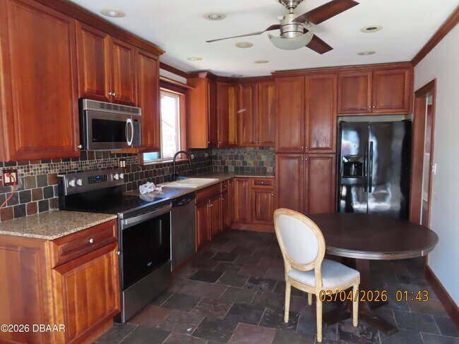 Building Photo - 112 Fox Pl