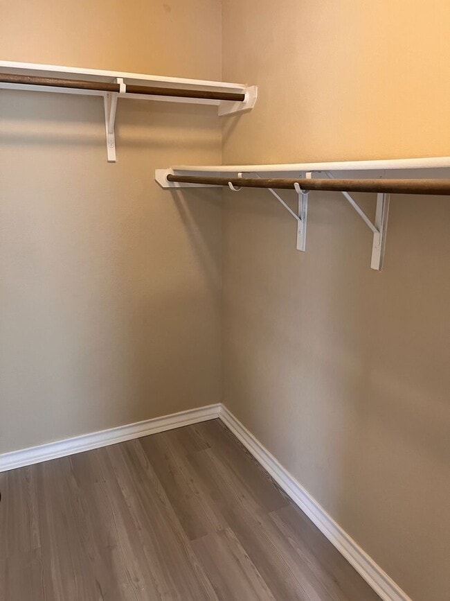 Building Photo - Luxury Townhome in Selma!