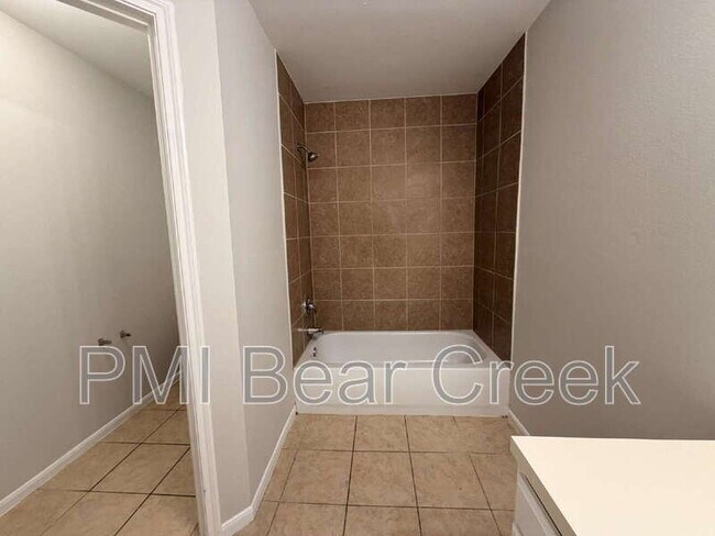 Building Photo - 6407 Waldron Dr
