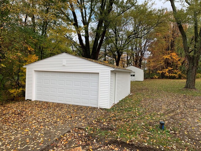 Building Photo - Newly renovated 3 bedroom 2 bath house