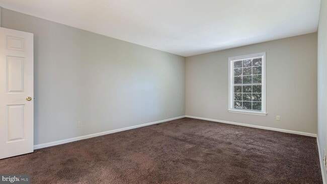 Building Photo - 24 Duttonview Dr