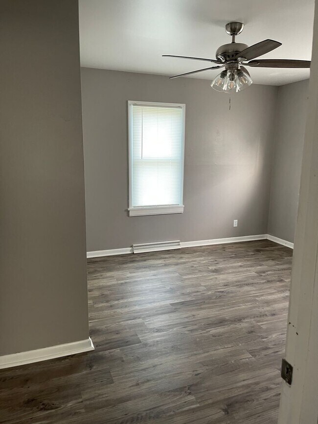 Building Photo - 612 S 8th St