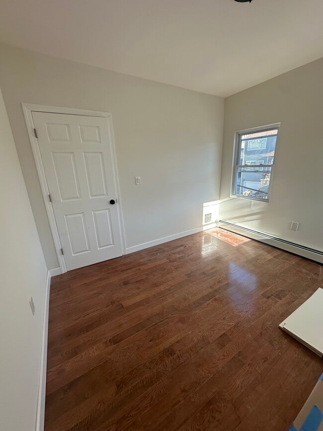 Building Photo - 2-27R-27 Beach 99th St