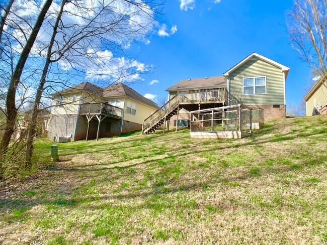 Building Photo - 1016 Sunset Dr