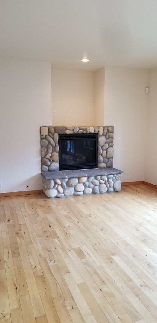 Building Photo - Spacious Two-Story in Port Orchard