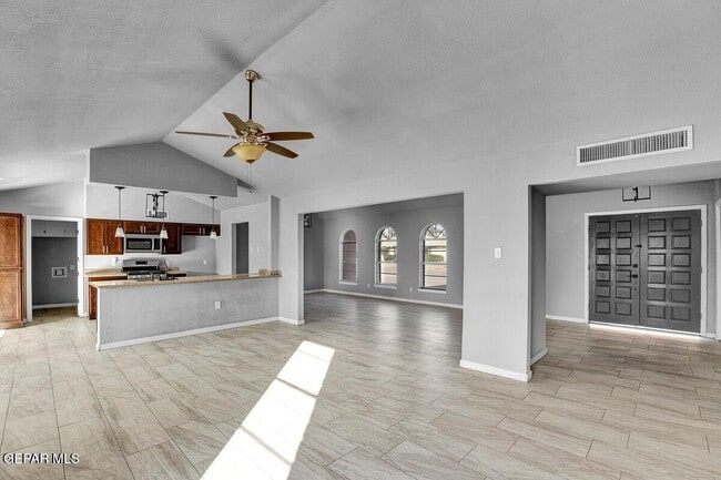 Building Photo - 3709 Roslyn Dr