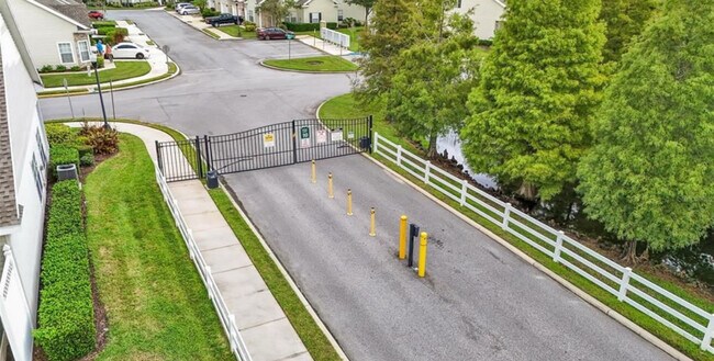 Building Photo - 2121 Winterset Dr