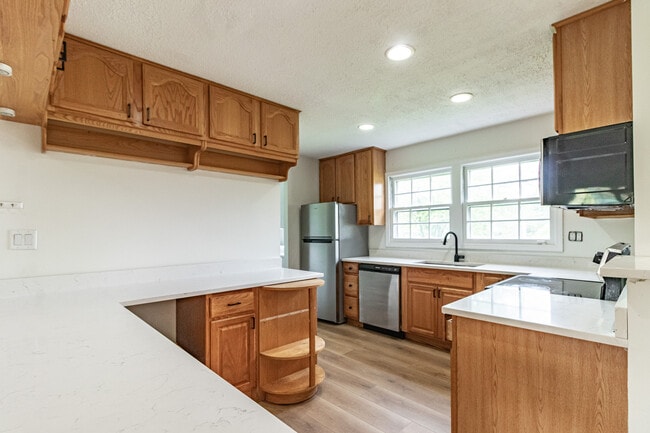 Building Photo - 1075 Aspen Dr