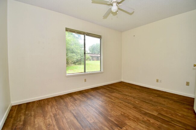 Building Photo - Saratoga Street Duplex