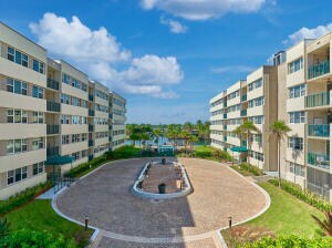 Building Photo - 1236 Hillsboro Mile