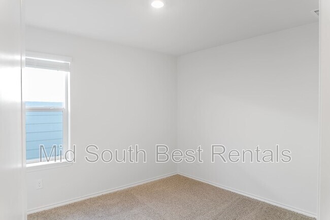 Building Photo - 7015 Vining Dr