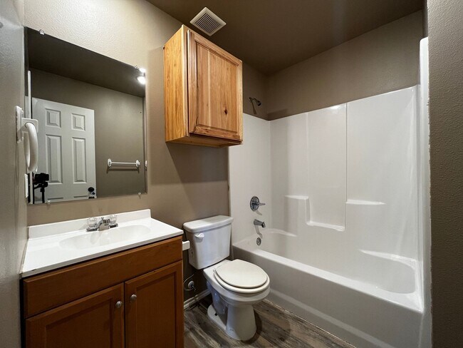 Building Photo - Cozy 3-Bedroom, 2-Bathroom Home with Garage in East Lubbock