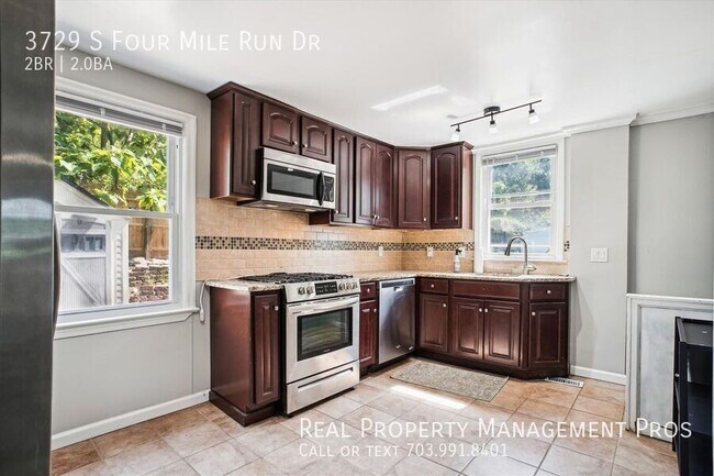 Building Photo - 3729 S Four Mile Run Dr