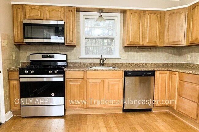 Building Photo - 525 Hilton Dr