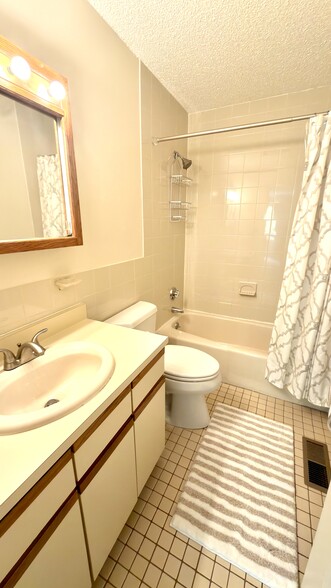 Building Photo - 26 Lions Ln