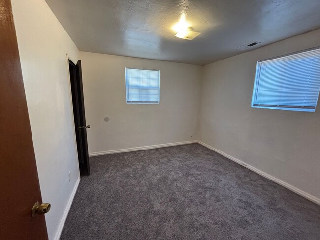 Building Photo - Affordable 2 Bedroom 1 Bathroom Rental