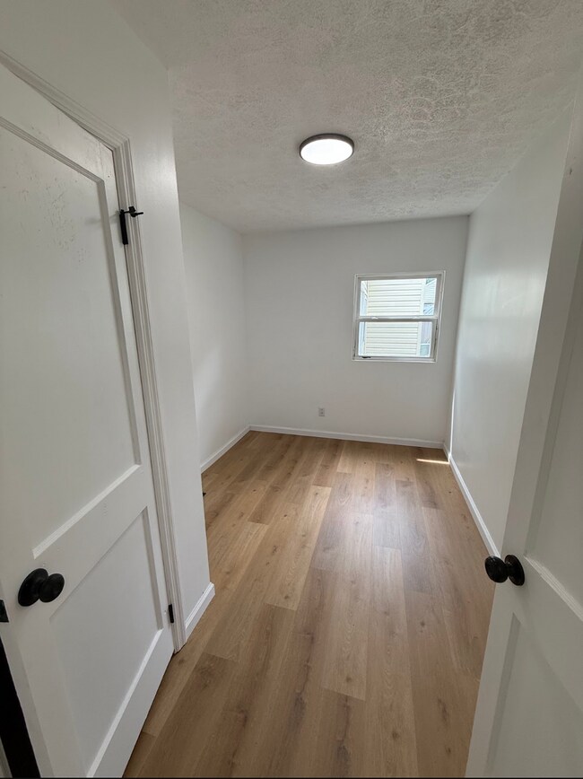 Building Photo - 608 Schuyler Dr