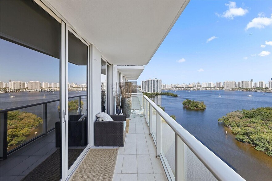 Building Photo - 16385 Biscayne Blvd