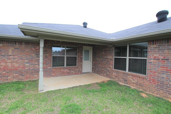 Building Photo - 19401 King Ranch Dr