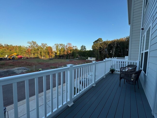 Building Photo - Modern 4 Bed 3.5 Bath Interior Townhome In Manassas City