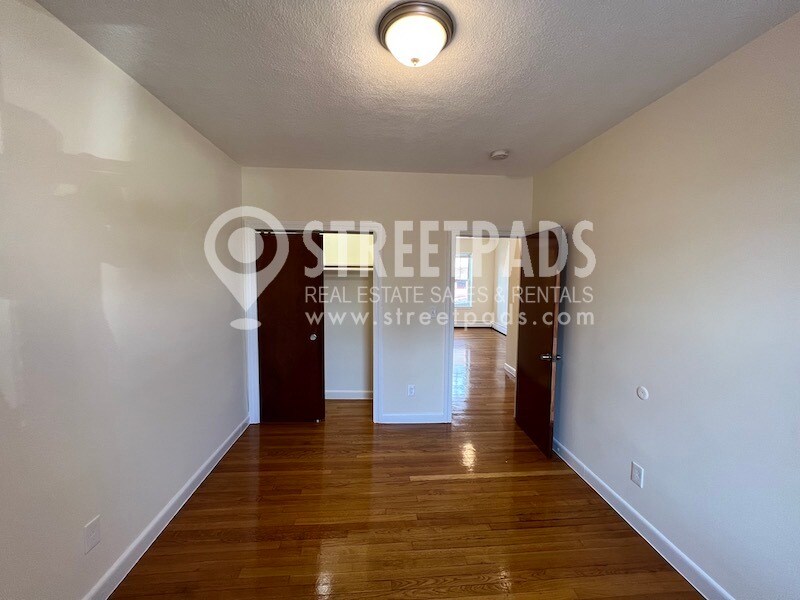 Building Photo - 172 N Beacon St